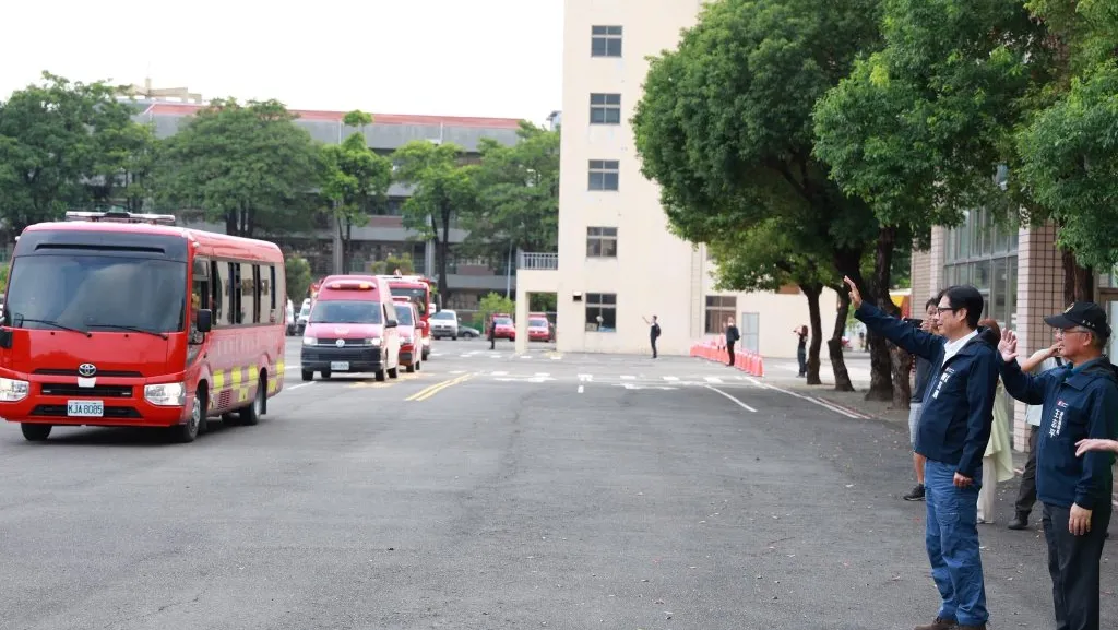 室內35度快熱死！高雄爆「消防員限制吹冷氣」　陳其邁看到了嗎