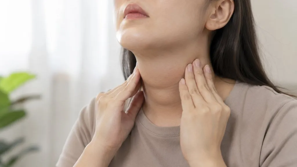 健檢抽血「完全正常」「照鏡子」意外發現甲狀腺乳突癌
