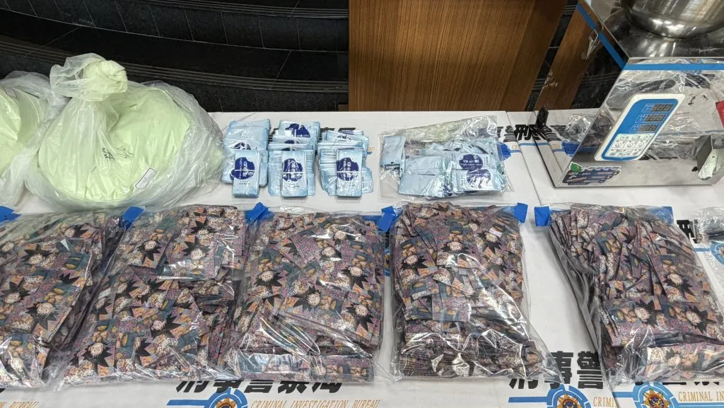 時間管理大師!白天兩份工作晚上製毒 刑事局偵破「粉紅泡泡」毒品咖啡包分裝場