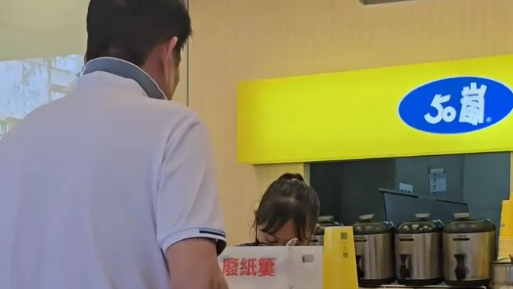影／50嵐爆消費糾紛！男嗆「我客人耶妳什麼機掰態度」　目擊者：他還脅要找人開車撞死人家
