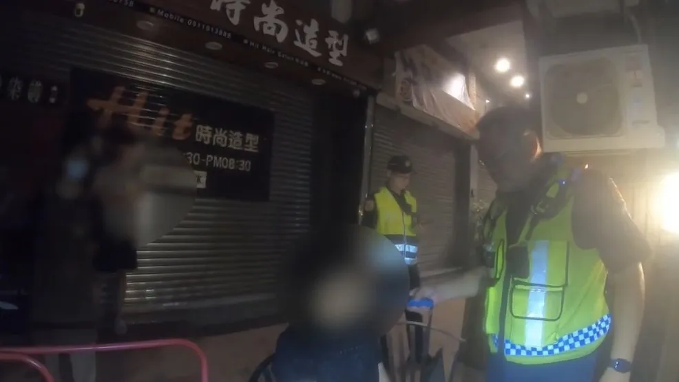 毒駕失控！高雄男逆向連撞路邊車　結局慘翻路中