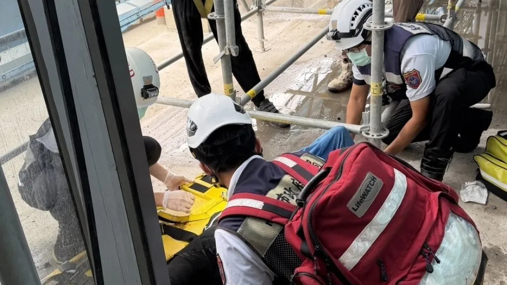 高雄新建案工人「17F→6F」墜落！緊急送醫搶救中