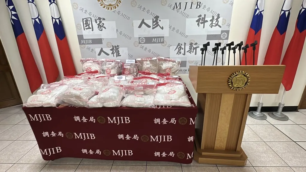 農地鐵皮屋藏毒窟！台南破1.5億安毒工廠　4千公斤半成品曝光