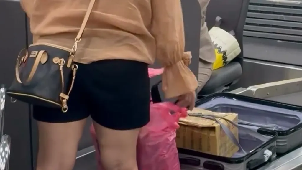 影／女乘客大鬧桃園機場！手提行李超重2公斤　凹「箱子2公斤扣掉剛剛好」