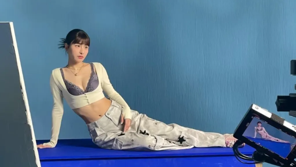 峮峮穿胸罩被拍！豐滿上圍「呼之欲出」全遭看光光