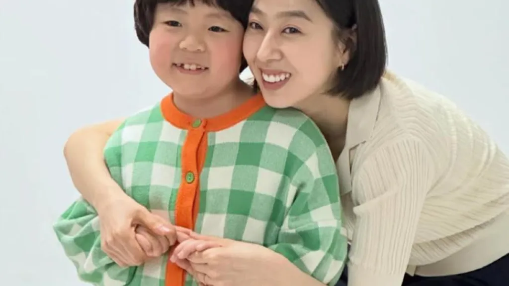 《鐵拳教育》演出恐龍家長！朴智妍熬21年翻紅哭到哽咽