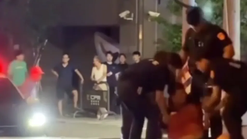 對員警咆哮還動手！　台中醉漢遭壓制保護管束