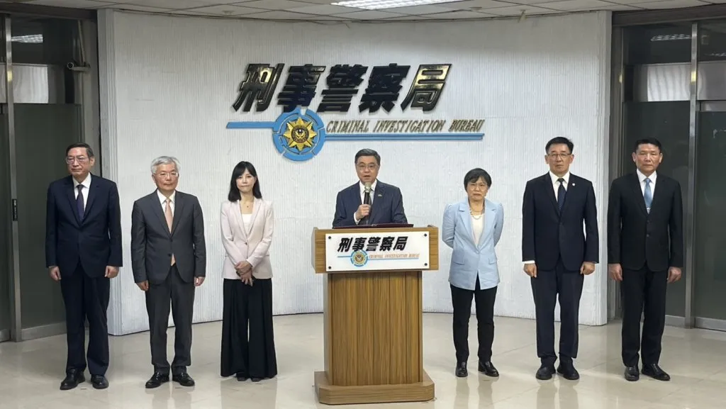 行政院長卓榮泰視察刑事局打詐成果　「淨流專案」查扣不法利得逾1.1億元