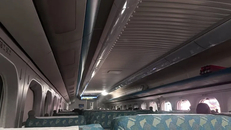 搭高鐵第一次遇到斷電！　高鐵公司：短暫電力異常影響4部列車延誤約5分鐘