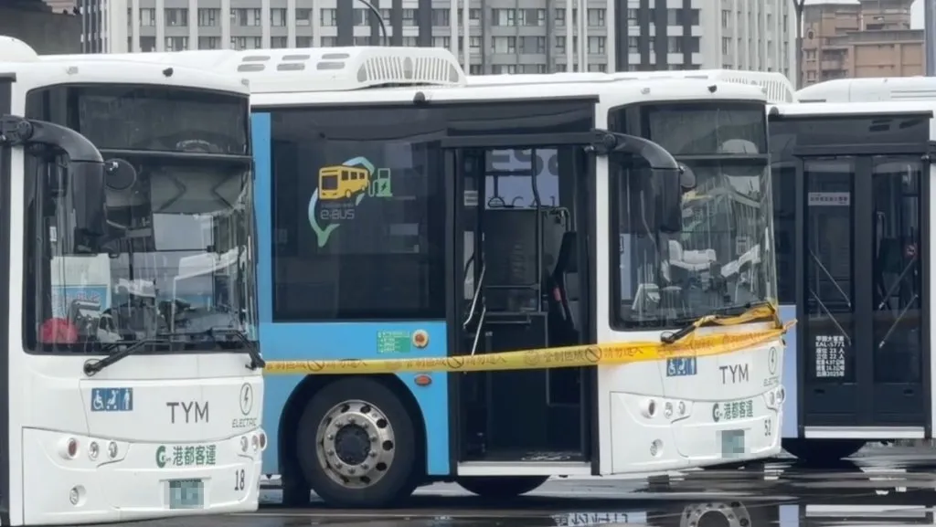 快訊／高雄公車站「啟用不到半年出事」！司機壓車底OHCA送醫