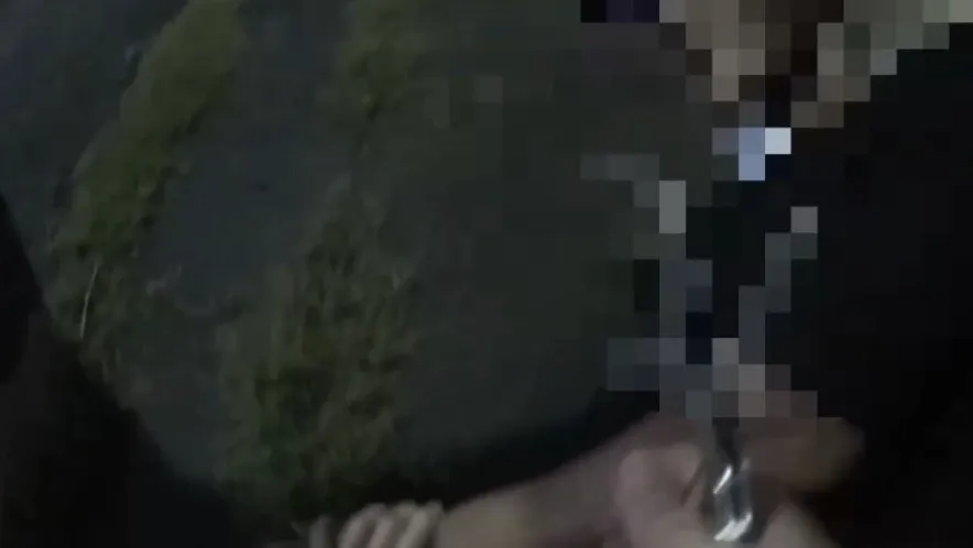 違停遇警心虛了！男丟安毒拔腿逃　警飛撲逮人再搜出4顆依托咪酯煙彈