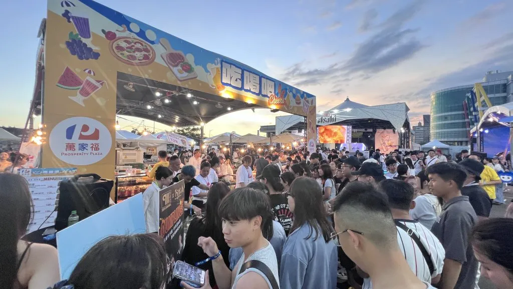 牛排、夜市三寶一次吃!萬家福進軍高雄啤酒節 15款美食超吸睛
