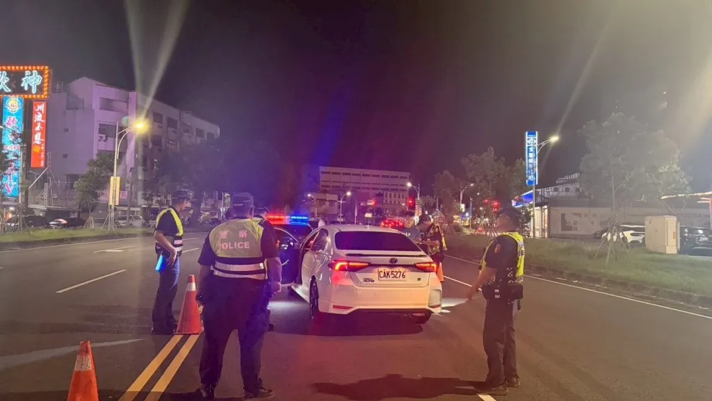 全國聯防毒駕!嘉市警攜手保五周六夜雷霆出擊 封閉式路檢斷毒路