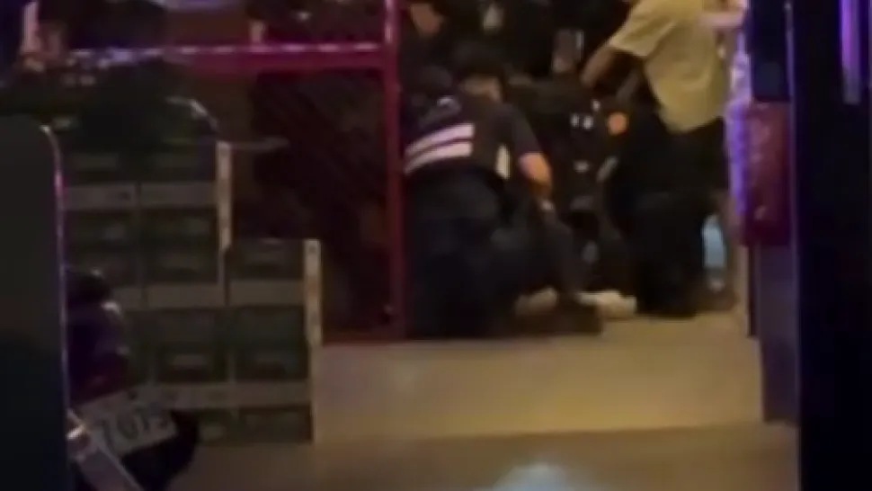 颱風夜友人聚會爆口角! 酒醉男女街頭失序遭警管束