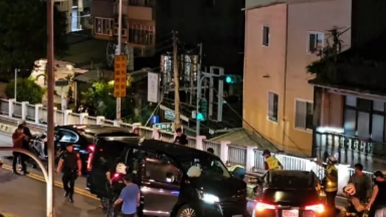 疑血糖過低闖禍! 桃園三民陸橋「阿爾法」撞3車駕駛昏迷送醫