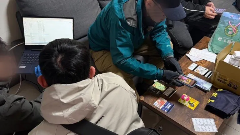 桃園檢警破獲詐團水房　赫見「卡片檢測師」