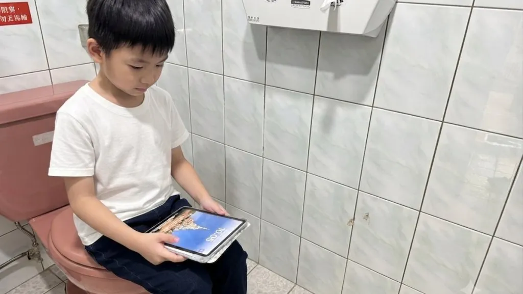 小心久坐誘發痔瘡！40歲上班族復發狂流血 6歲童上廁所滑平板驚見直腸脫垂