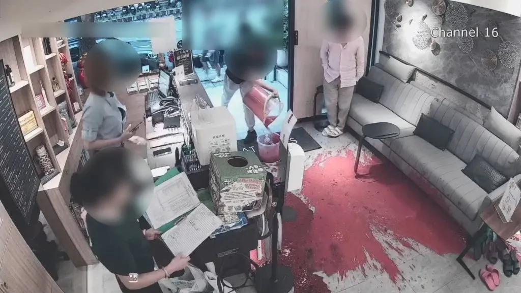 雙北連鎖按摩店遭潑漆寄送防彈衣恐嚇！　竹聯幫成員教唆青少年犯案警逮8人