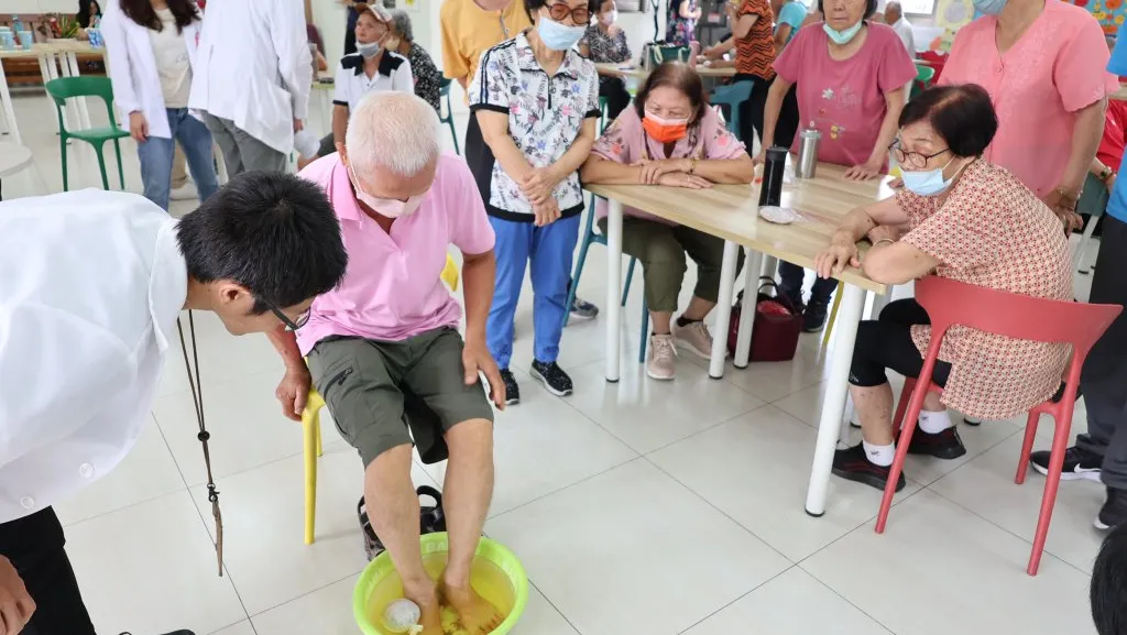 足浴並非溫度越高越好!部彰藥師建議控制在攝氏38至42度之間最好