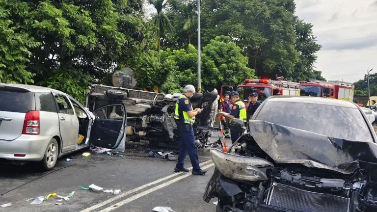 名間5車連環撞3死4傷　消防動員14車26人搶救