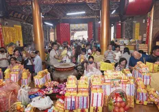 天赦日、天貺日又遇虎爺聖誕! 台南開基玉皇宮「曬龍袍」清晨4點湧祈福人潮