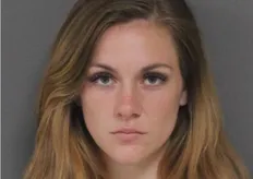 影／美國25歲女遭控性侵2歲幼童　還拍下影片存手機被抓包！遭警方逮捕