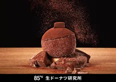 巧克力控必吃！85℃「生巧髒髒包甜甜圈」7/16限定上市　一口爆餡濃郁生巧超療癒