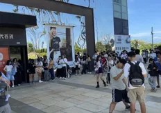 直擊／迷你新專輯掀熱潮！i-dle快閃店南下高雄　首日號碼牌「直接秒殺」