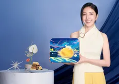 中秋送禮吹設計風!青鳥旅行推「織星守月」藝術禮盒 新品灌餡蛋捲融入日月潭紅茶、白柚風味