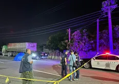 快訊/高雄驚悚死亡車禍!轎車猛撞35噸砂石車「車頭削半」 53歲男受困亡