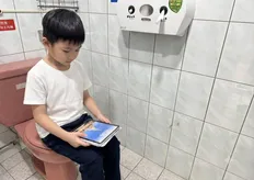 小心久坐誘發痔瘡!40歲上班族復發狂流血 6歲童上廁所滑平板驚見直腸脫垂