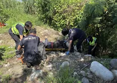 大甲溪釣魚滑倒受困溪床！　警消聯手救援脫困