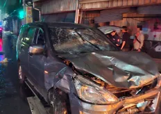 毒駕失控撞飛待轉機車!轎車衝進店家 車內搜出依托咪酯煙彈