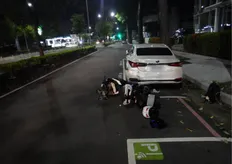 男大生深夜民族路自撞!百萬名車慘損 居民:事故率不少