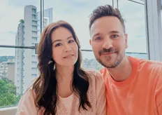 兩性專家欣西亞爆「美籍老公出軌」！23年婚姻崩潰自責