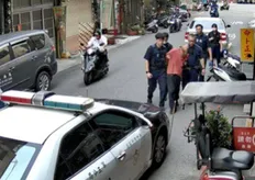 酒駕撞6車逃逸躲人群! 警方鷹眼揪出逮捕