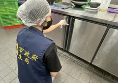 漢來海港驚見米奇！老鼠闖Buffet　員工變獵人全場追捕