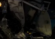 國道小貨車撞護欄翻覆再遭兩車追撞！　釀3人受傷