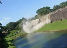 7.1強震震垮熊本城石牆！網友目睹「在眼前塌了」　大量粉塵竄起畫面曝