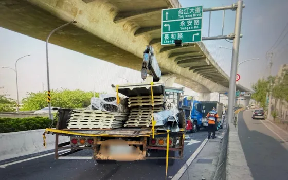 台南北外環下匝道6車連環撞 2人受傷送醫