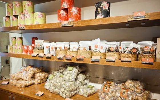 百年信裕軒傳承台南茶食魂 第四代創新轉型讓「府城味」走向國際