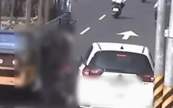 違停釀禍!高雄嬤騎車遭大貨車擦撞倒地 險遭輾全身傷送醫