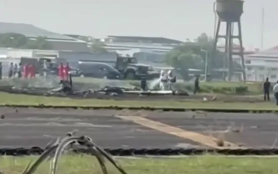空軍T-34教練機墜毀！2飛官殉職　後座一度受困殘骸