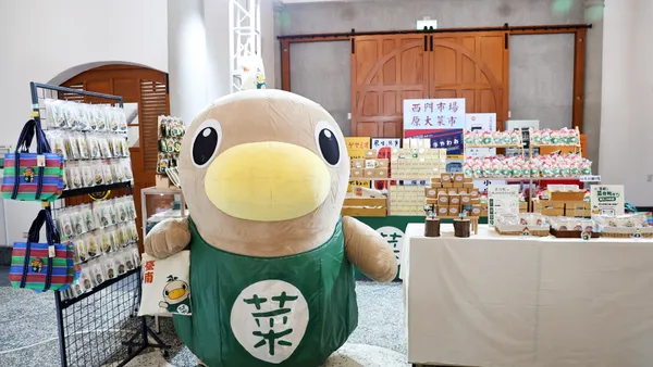 菜奇鴨魅力爆棚! 首波授權商品開賣 黃偉哲笑喊:比市長還紅