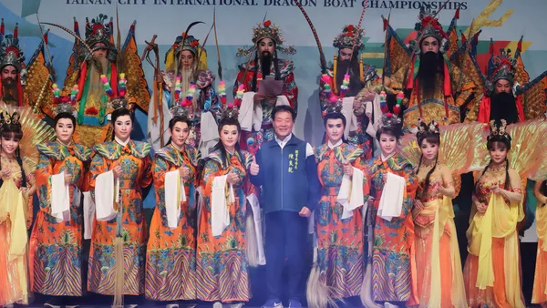 國際龍舟賽結合藝文饗宴! 明華園獻演國際級歌仔戲 萬人擠爆運河畔