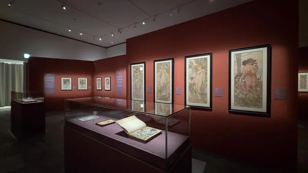捷克藝術巨擘慕夏特展台南開幕 156件作品揭新藝術魅力