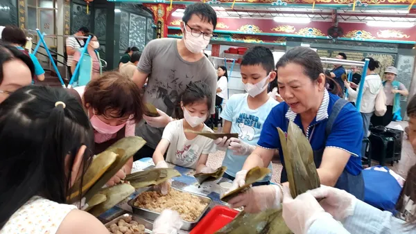 粽香傳情親子同樂　文山區公所攜手忠順廟推人口政策