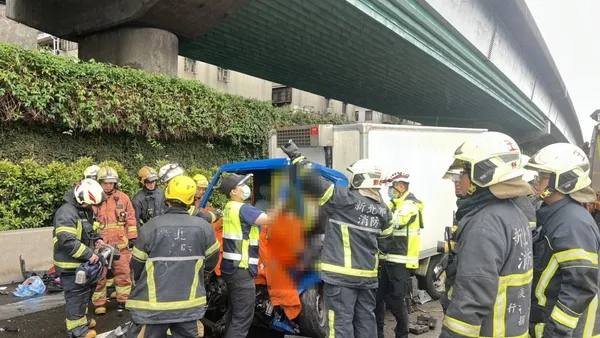 國道1號三重路段4車事故! 1名駕駛氣血胸雙腿骨折