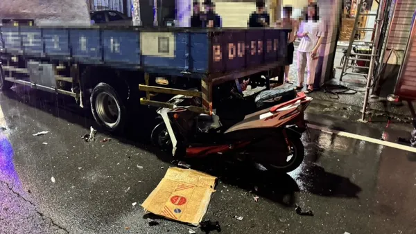 快訊/高雄男騎車猛撞小貨車!人一度慘卡受困被拉出