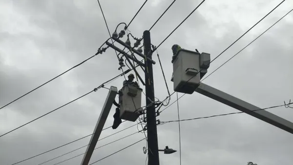 大雷雨釀高壓線路斷!高雄市殯儀館周遭3hrs無電用